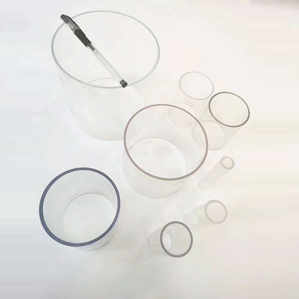 Obróbka powierzchni rur poliwęglanowych.